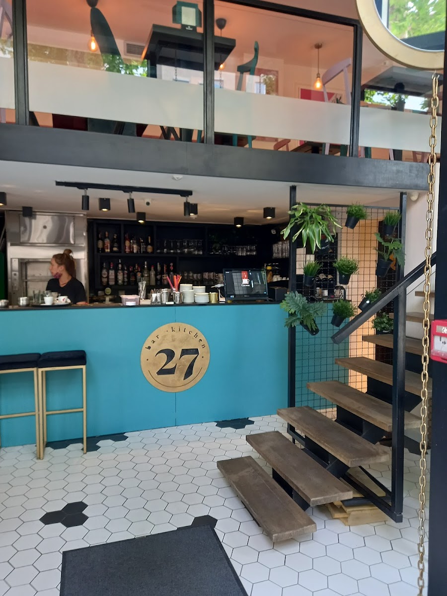 27 Bar & Kitchen