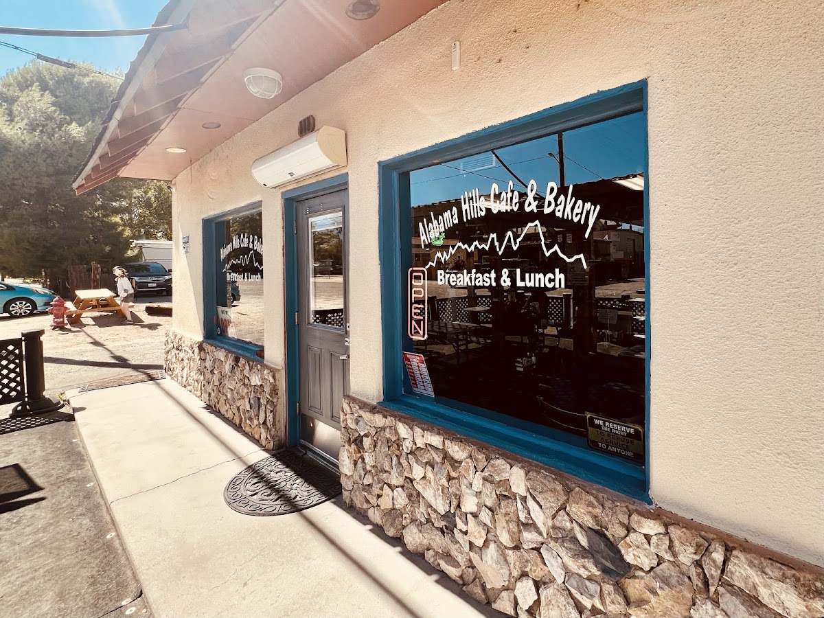 Alabama Hills Cafe & Bakery