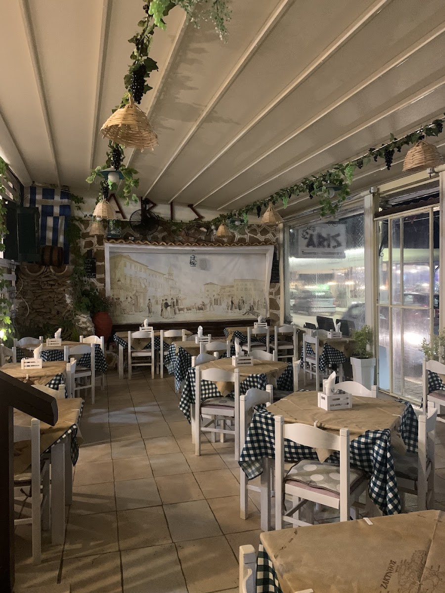 Aris Restaurant,tsilivi