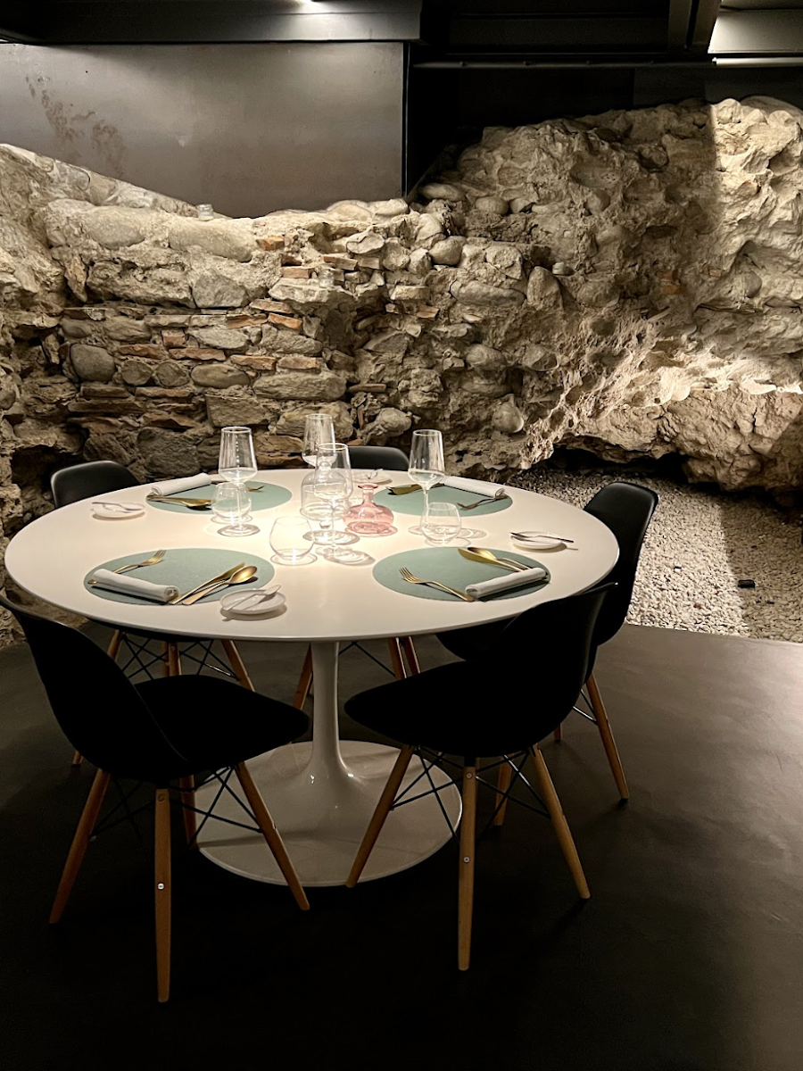 Aroma Restaurant Lounge Bar