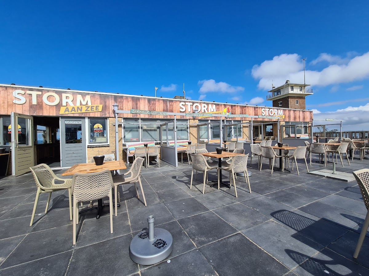 Beach Pavillion Storm Aan Zee