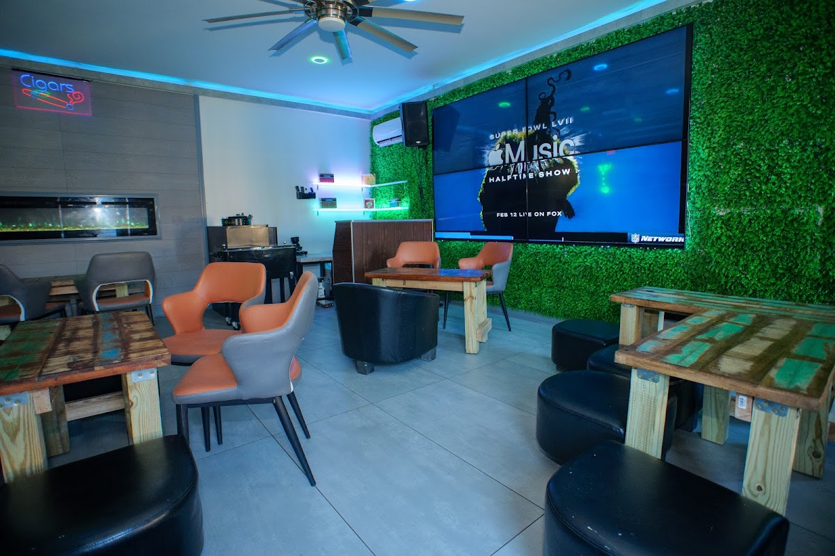 Bellos Lounge & Restaurant