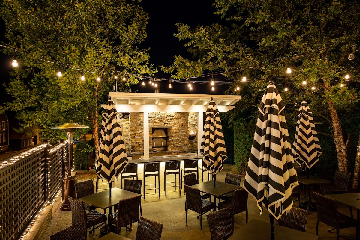 Besos Tapas & Wine Bar