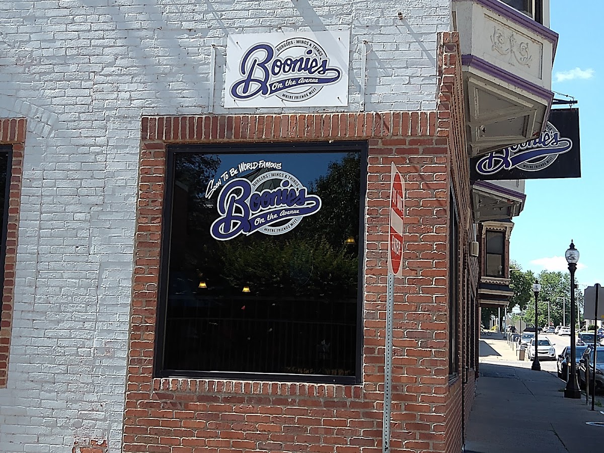 Boonie's On The Avenue