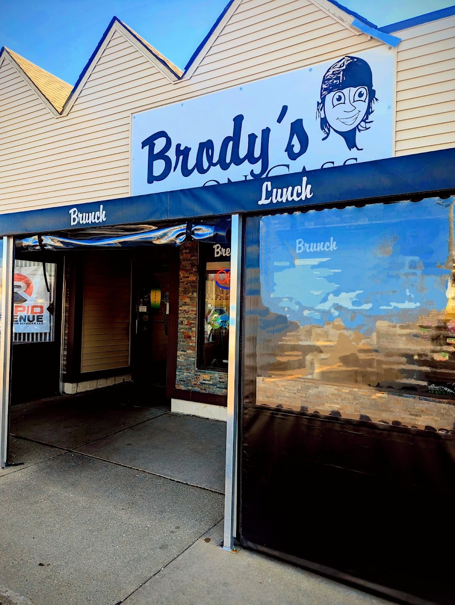 Brody's On Cass