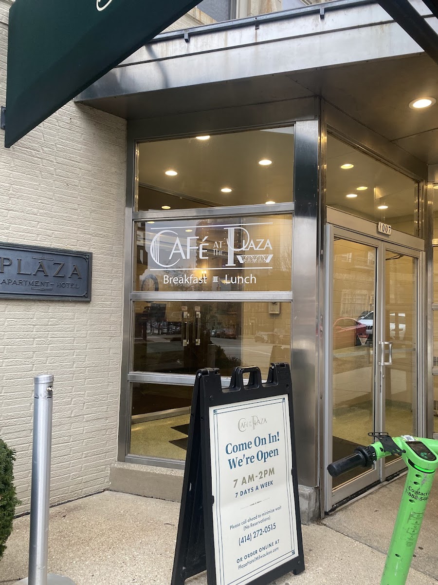 Café At The Plaza