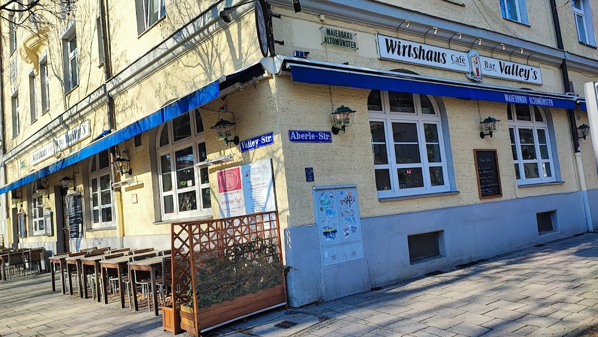 Café & Bar | Wirtshaus Valley's | München