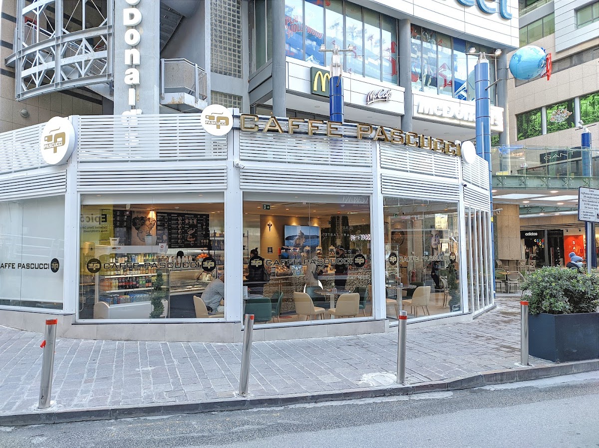 Caffe' Pascucci, Bay Street Shopping Complex