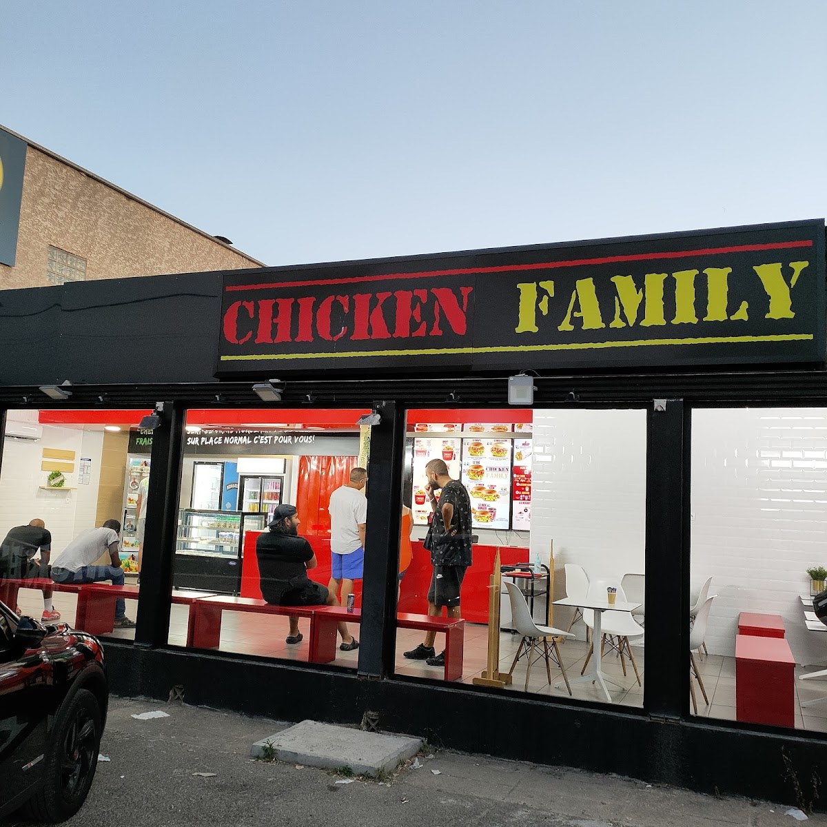Chicken Family Port-De-Bouc