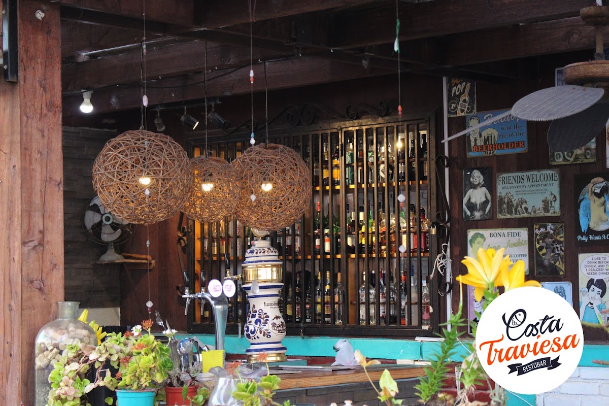 Costa Traviesa, Restobar