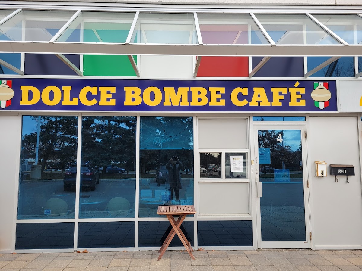 Dolce Bombe Cafe