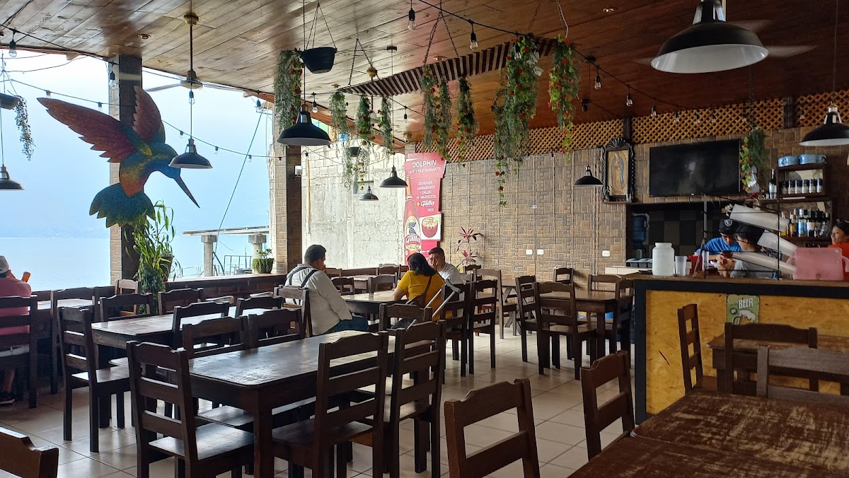 Dolphin Cafe Y Restaurante