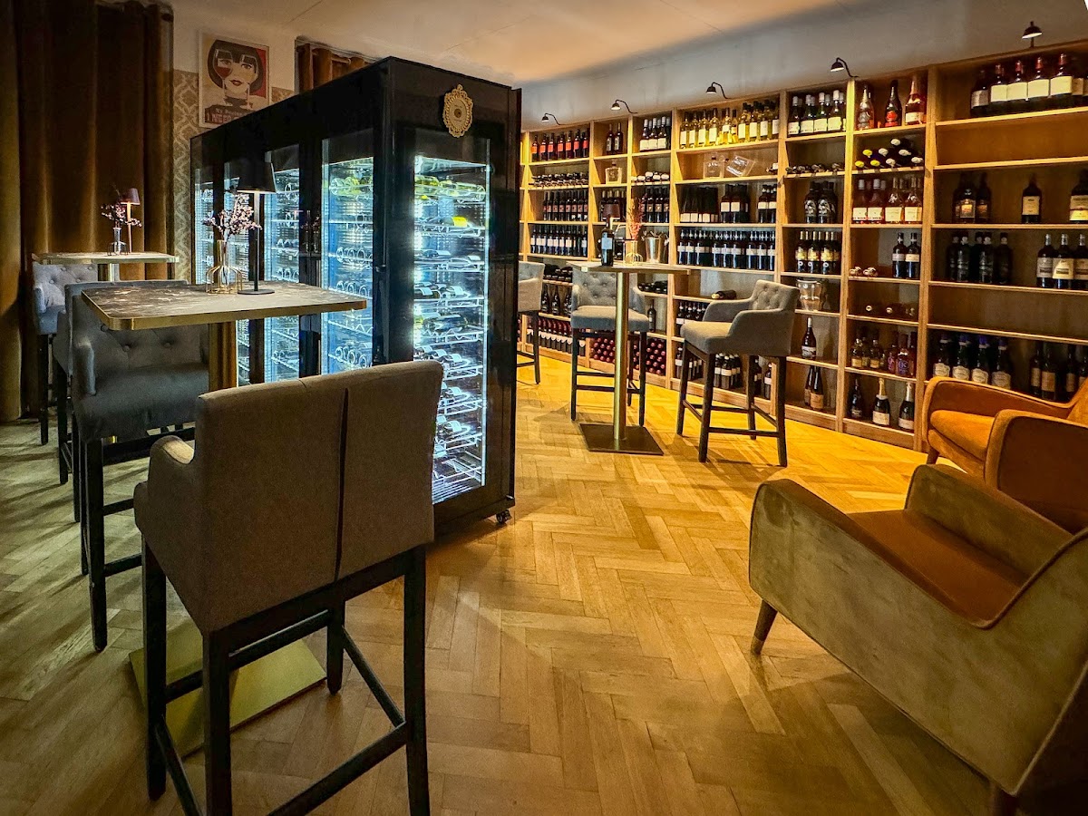 Du Glacier Boutique & Traditions Hotel, Restaurant & Lounge