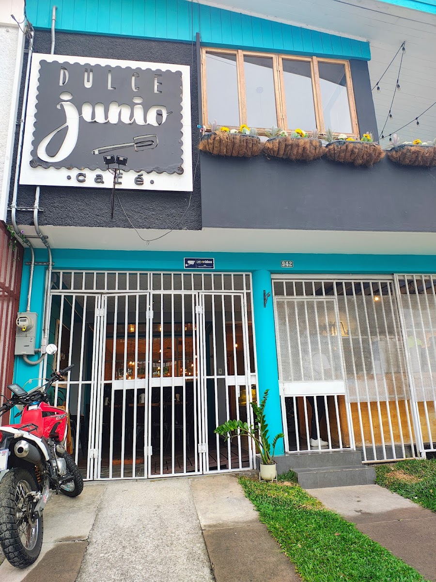 Dulce Junio Café