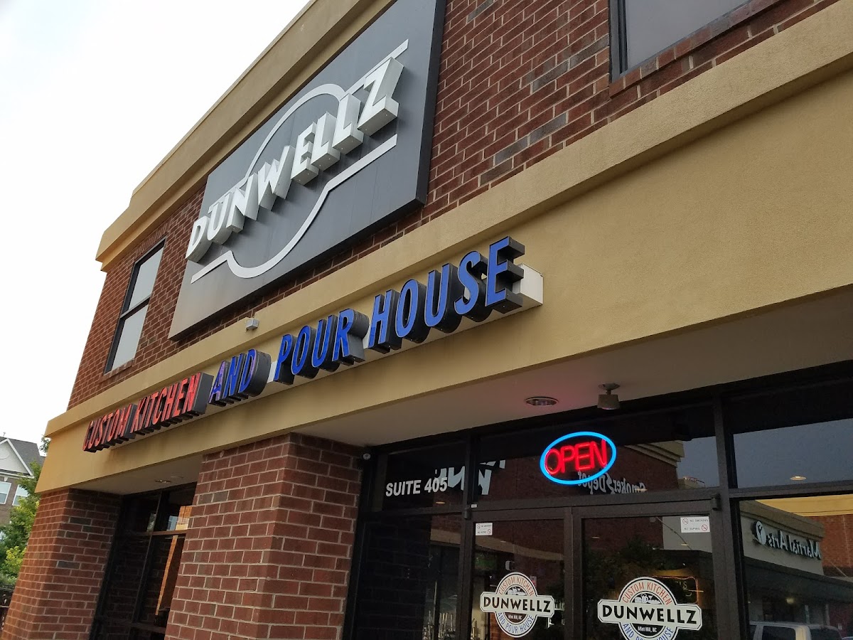 Dunwellz Custom Kitchen And Pour House