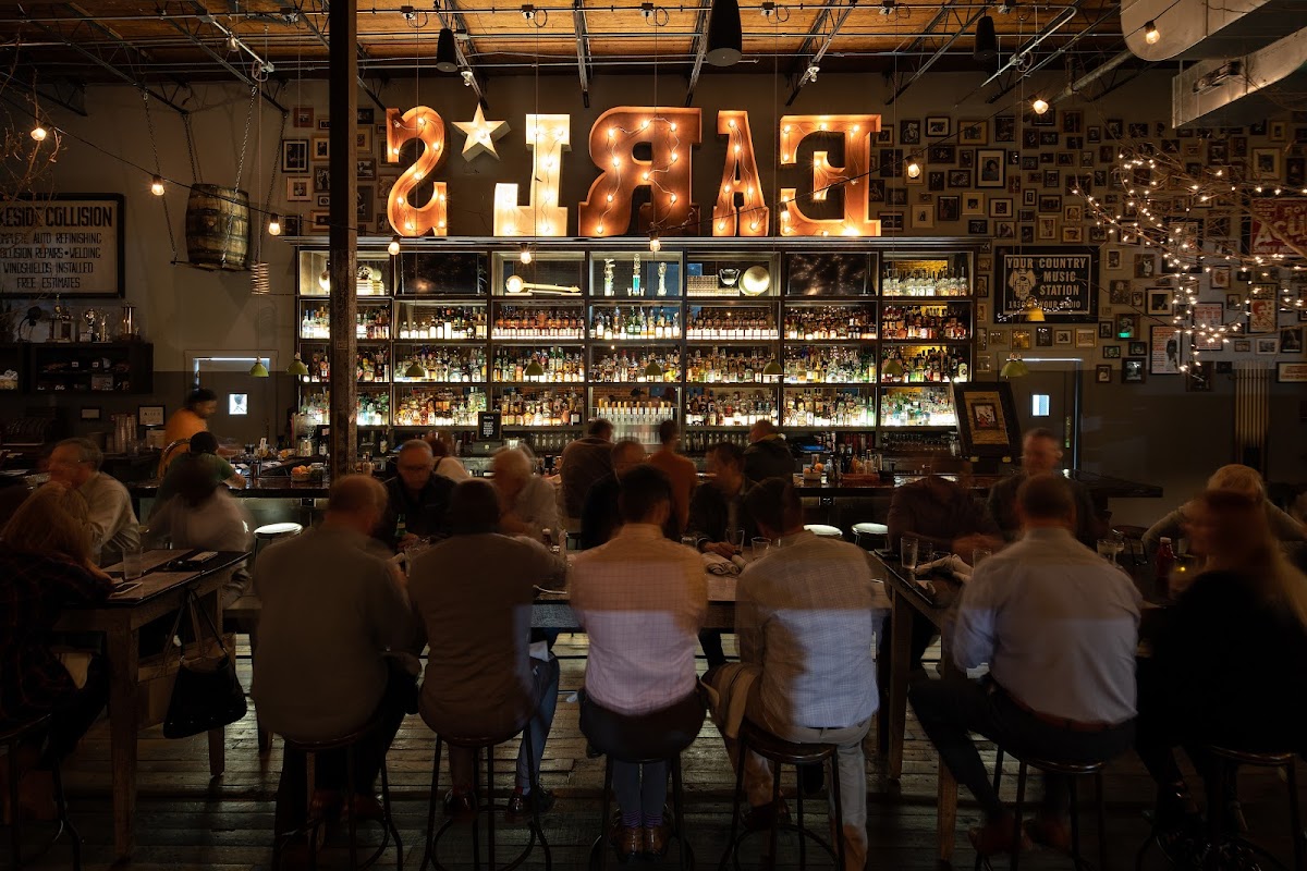 Earl's Restaurant & Bar