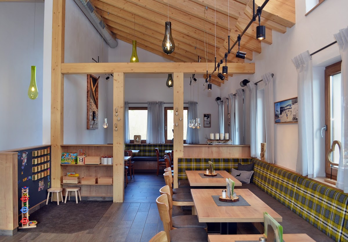 Einkehrschwung - Die Ski- Und Rodelhütte