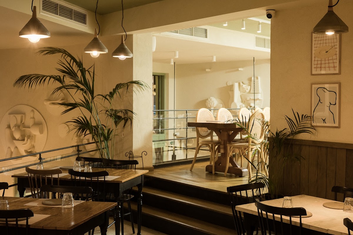 Ella Restaurant