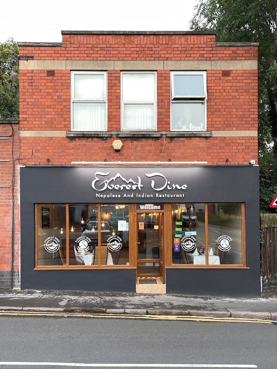 Everest Dine- Hinckley