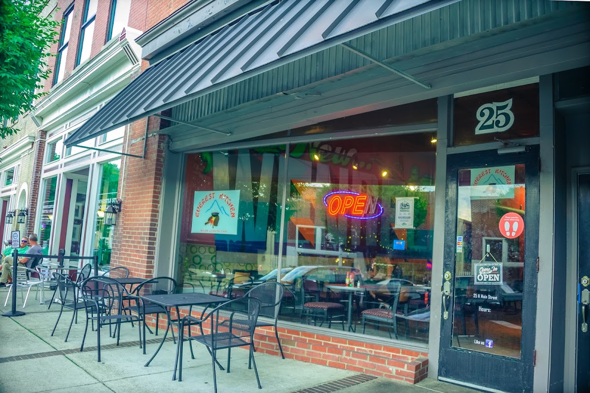 Everest Kitchen