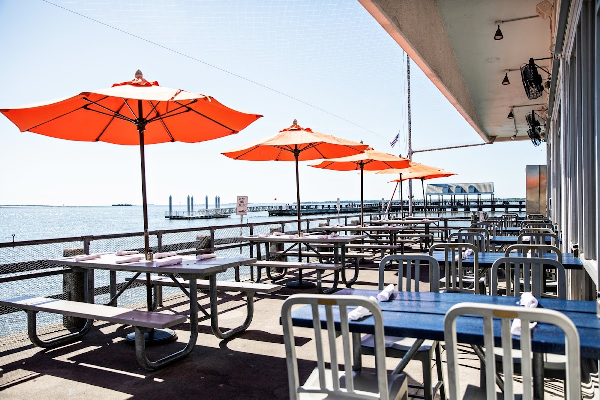 Fleet Landing Restaurant & Bar