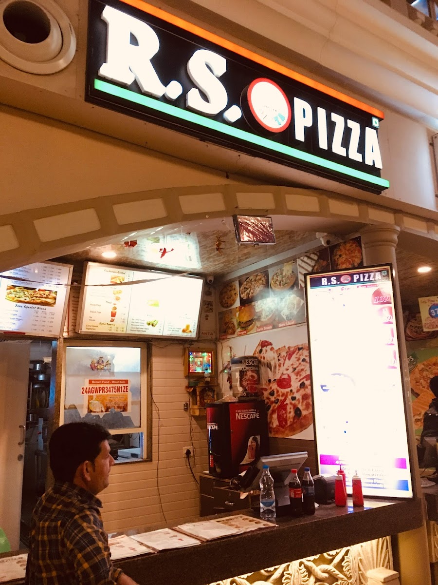 Food Court, Ved Transcube