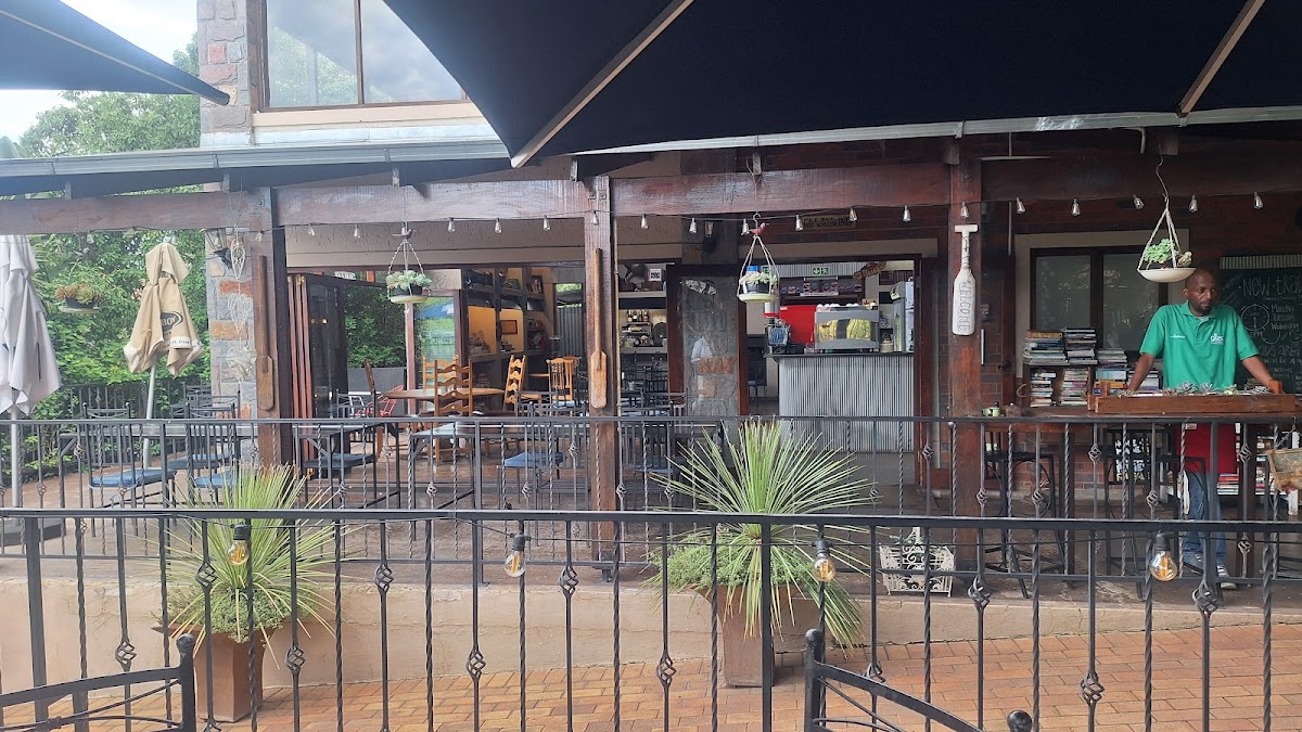 Gias On Montrose Cafe & Pizzeria