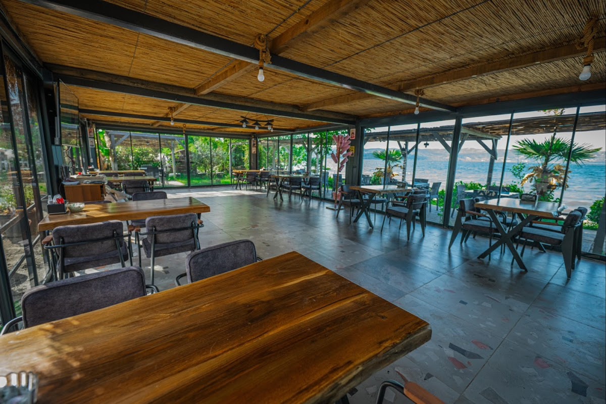 Göl Ce Kafe