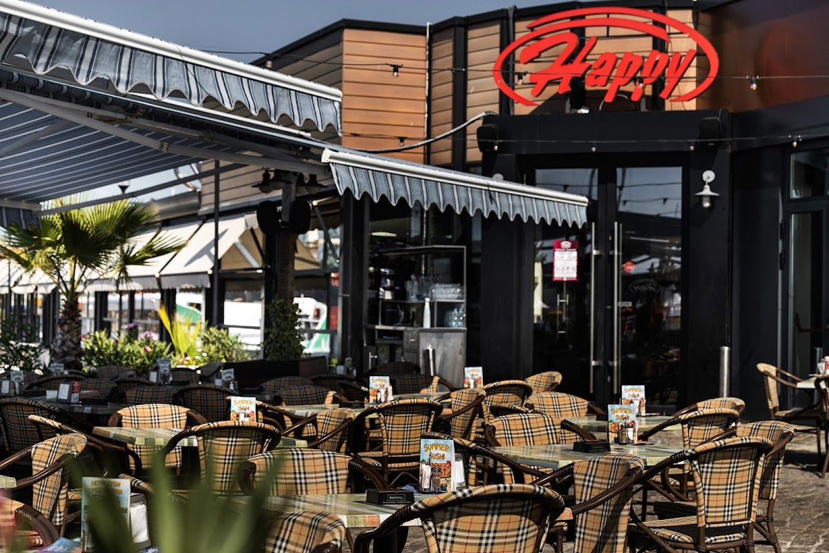 Happy Bar & Grill