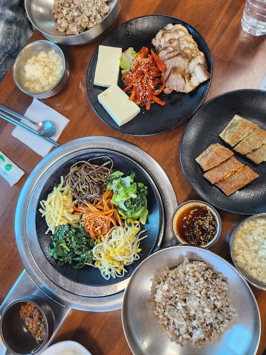 hill-house-floor-gapyeong-pine-nuts-tofu/25280-albums-3.jpg