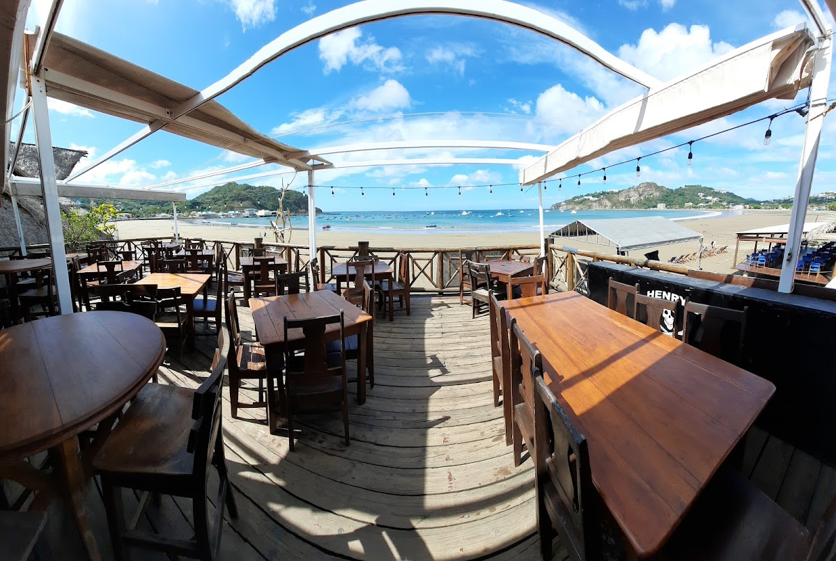 Iguana Bar
