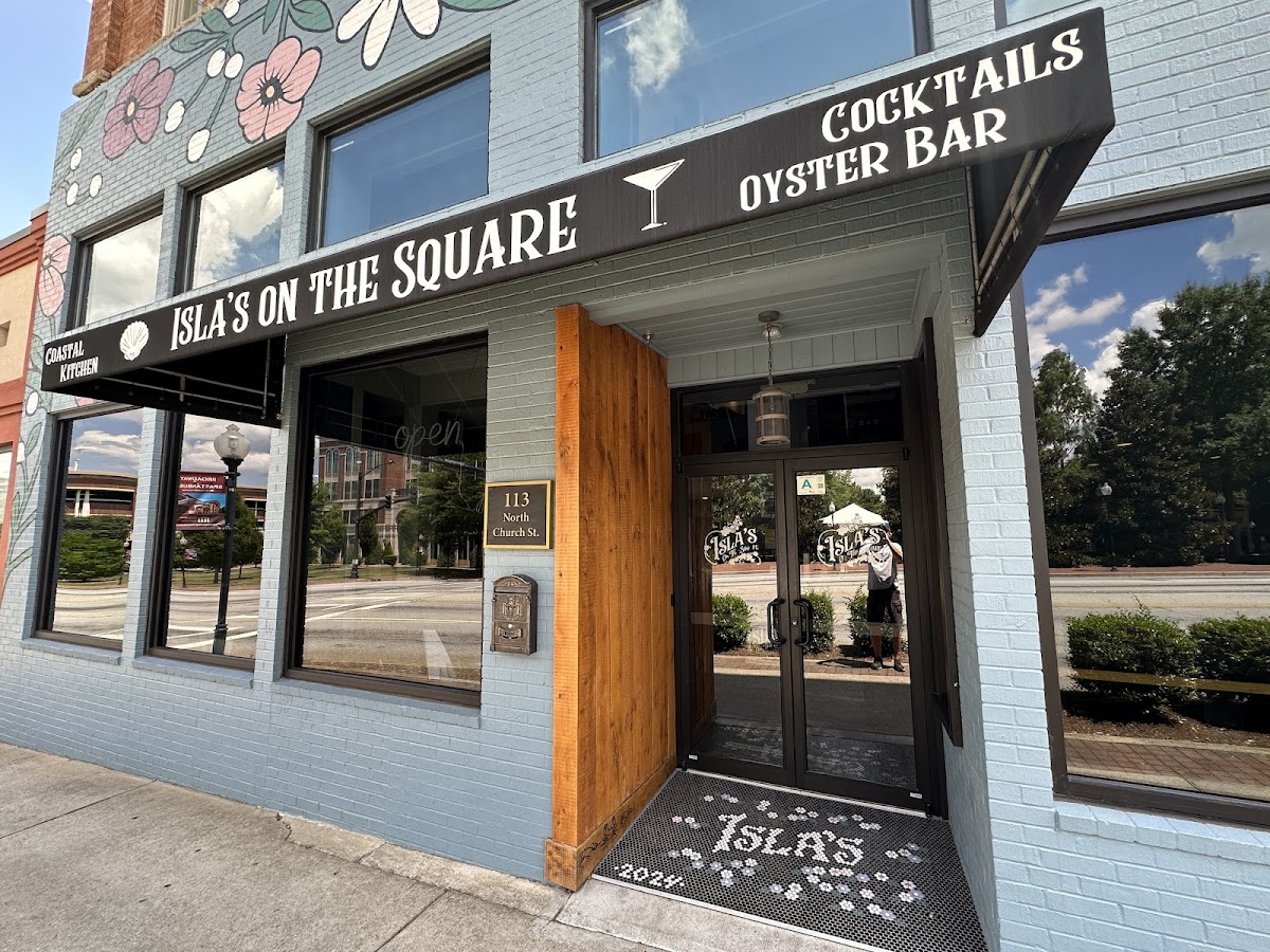 Islas On The Square