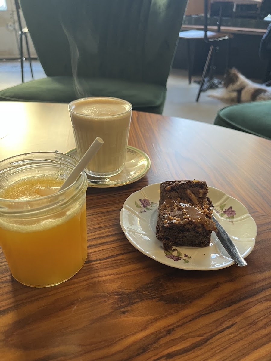 iso-cafe-breakfast-lunch-brunch-patisserie/25431-albums-10.jpg