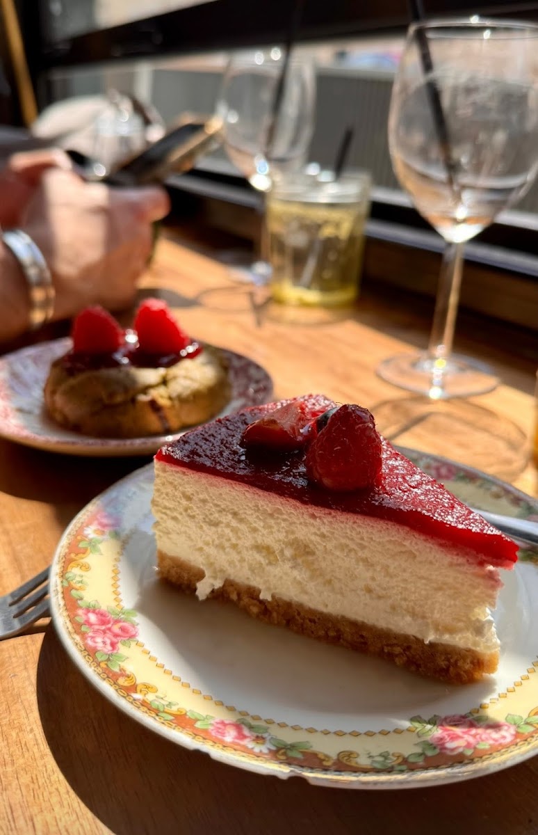 iso-cafe-breakfast-lunch-brunch-patisserie/25431-albums-3.jpg