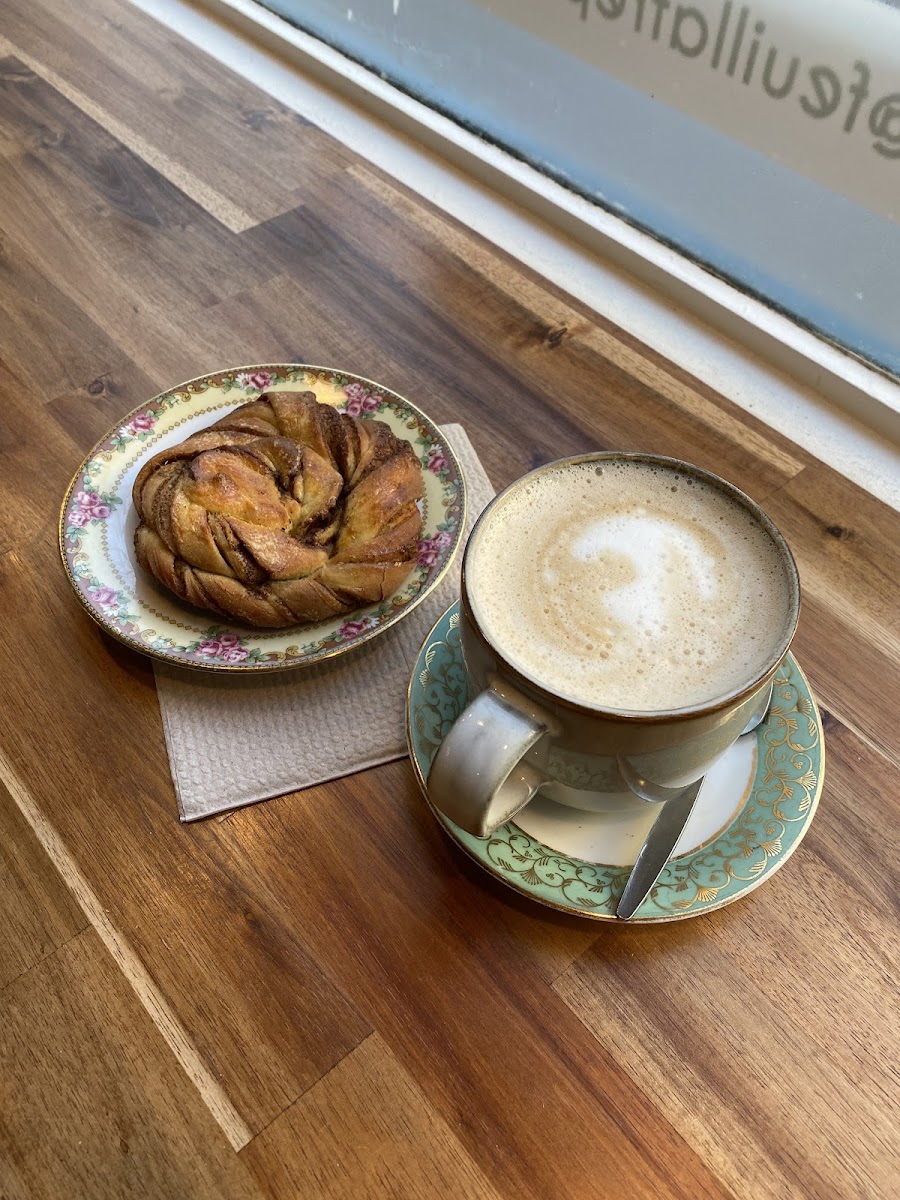 iso-cafe-breakfast-lunch-brunch-patisserie/25431-albums-5.jpg
