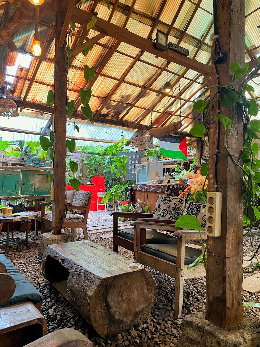Jatuhati Coffee, Tea & Eatery