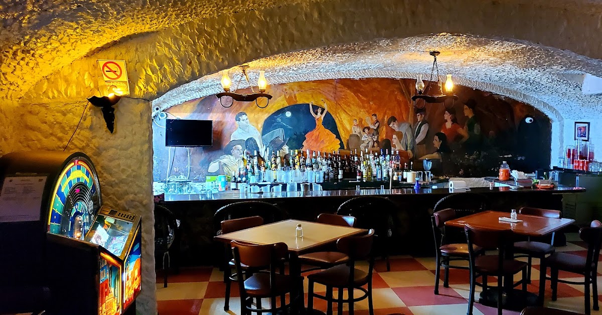 La Cueva Del Chicken Inn