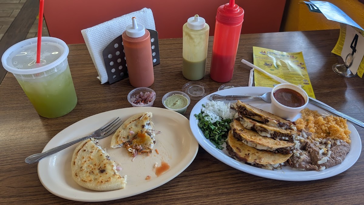 la-pupusa-queen/12160-albums-6.jpg
