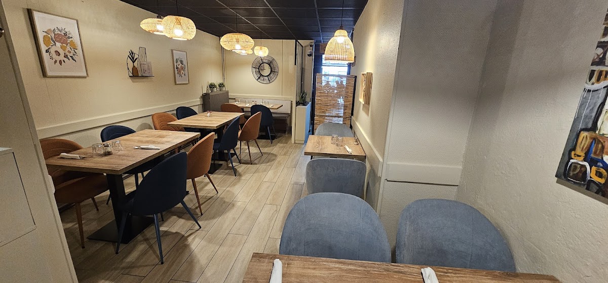 Le Central - Café Restaurant