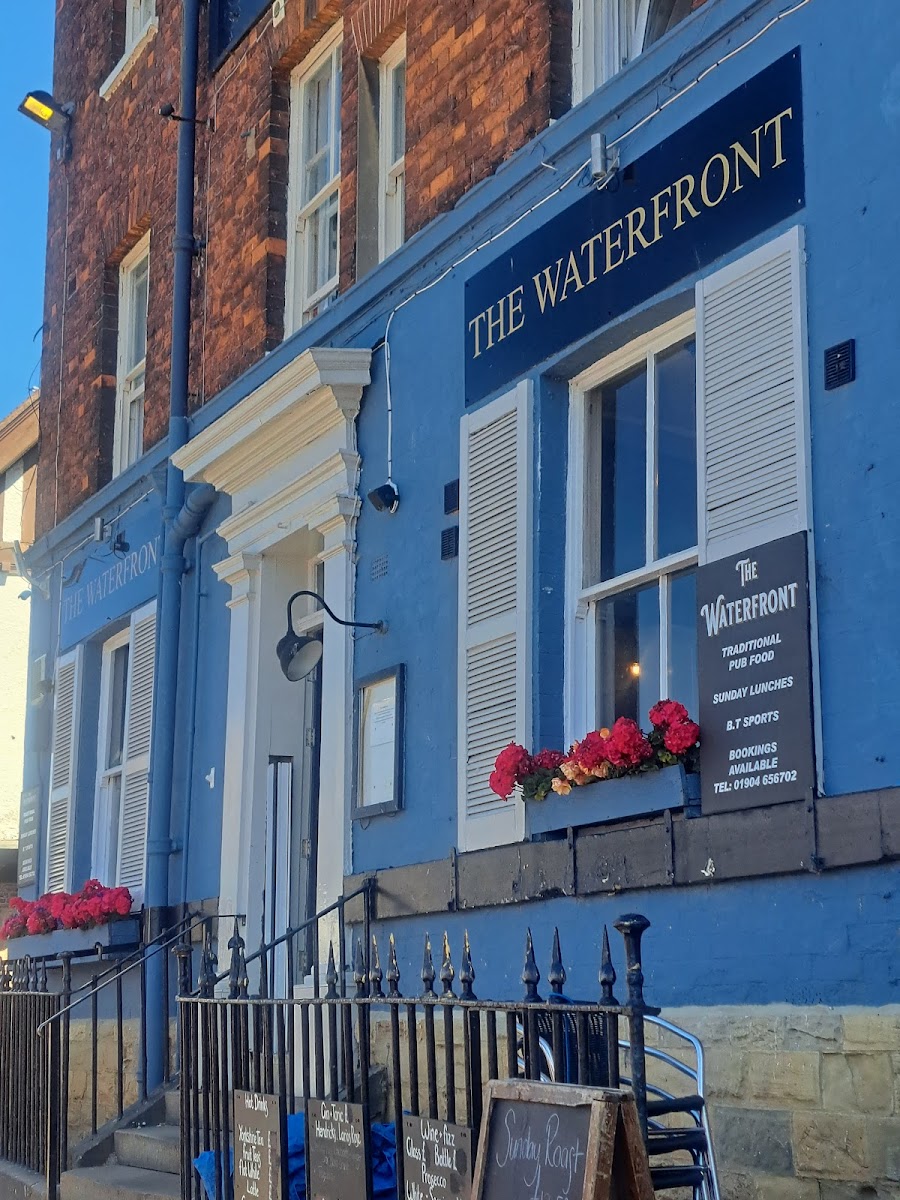 Lil's On The Waterfront