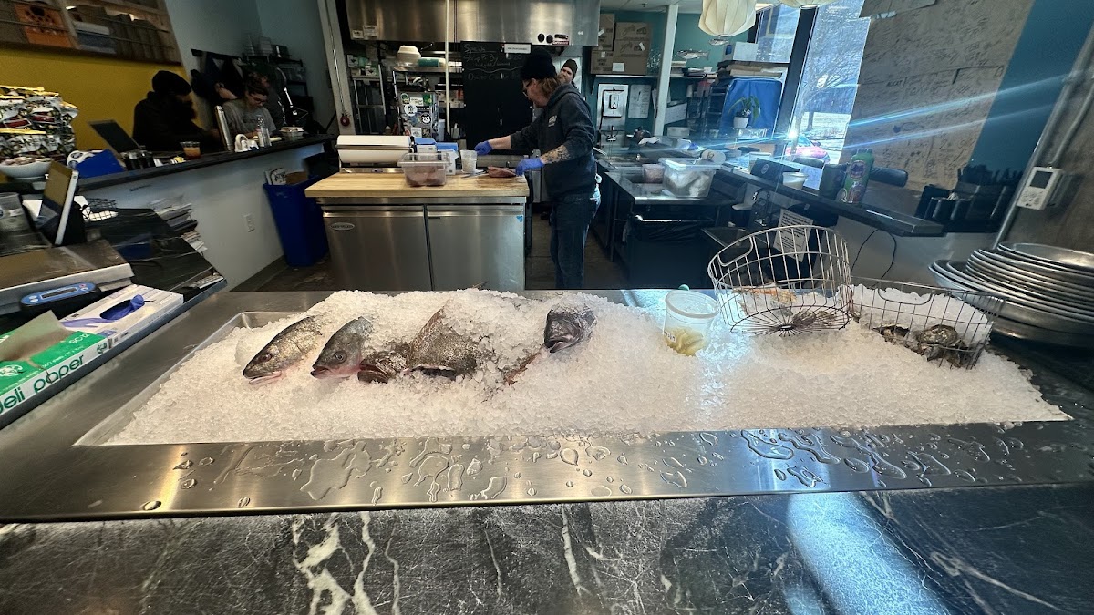 Locals Seafood - Restaurant & Market