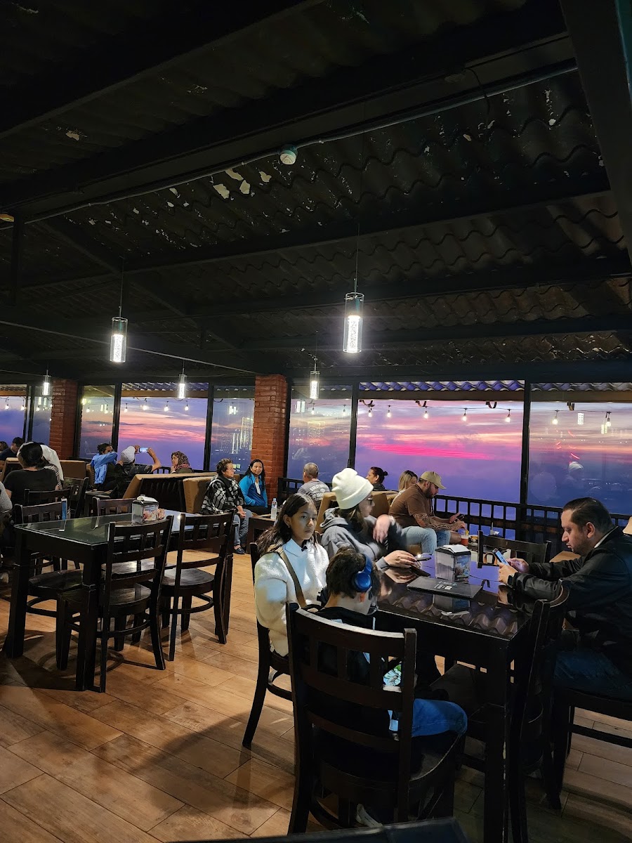 Los Volcanes Bistro Café