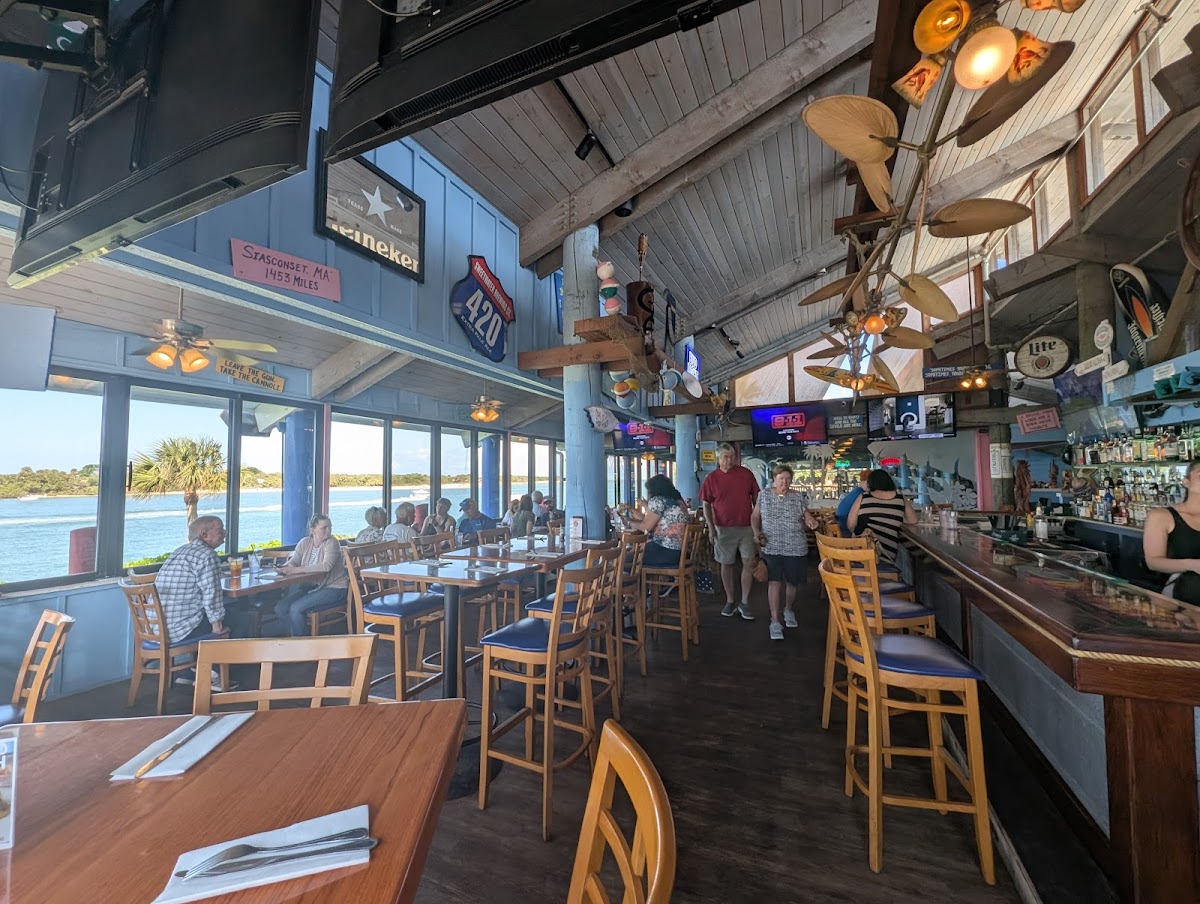 Manatee Island Bar & Grill