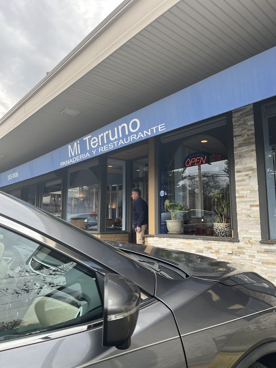 Mi Terruno Restaurant