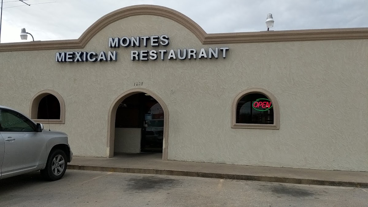 Montes Burritos Restaurant