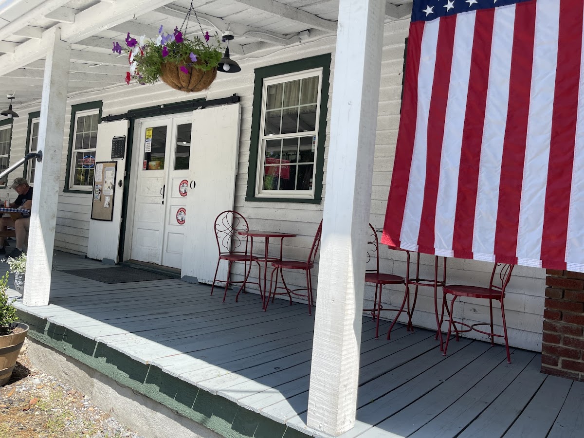Natural Bridge General Store & Natty B Cafe