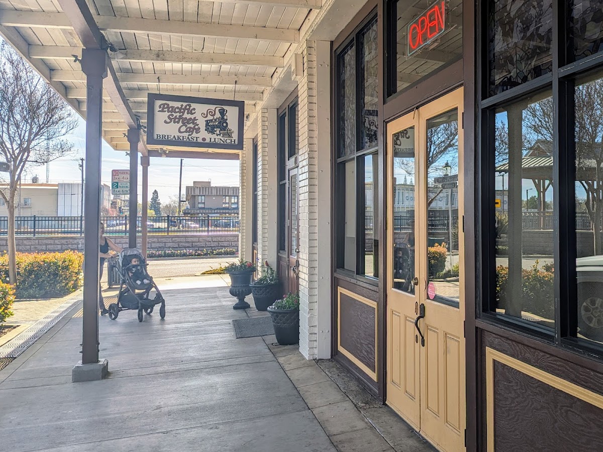 Pacific Street Café