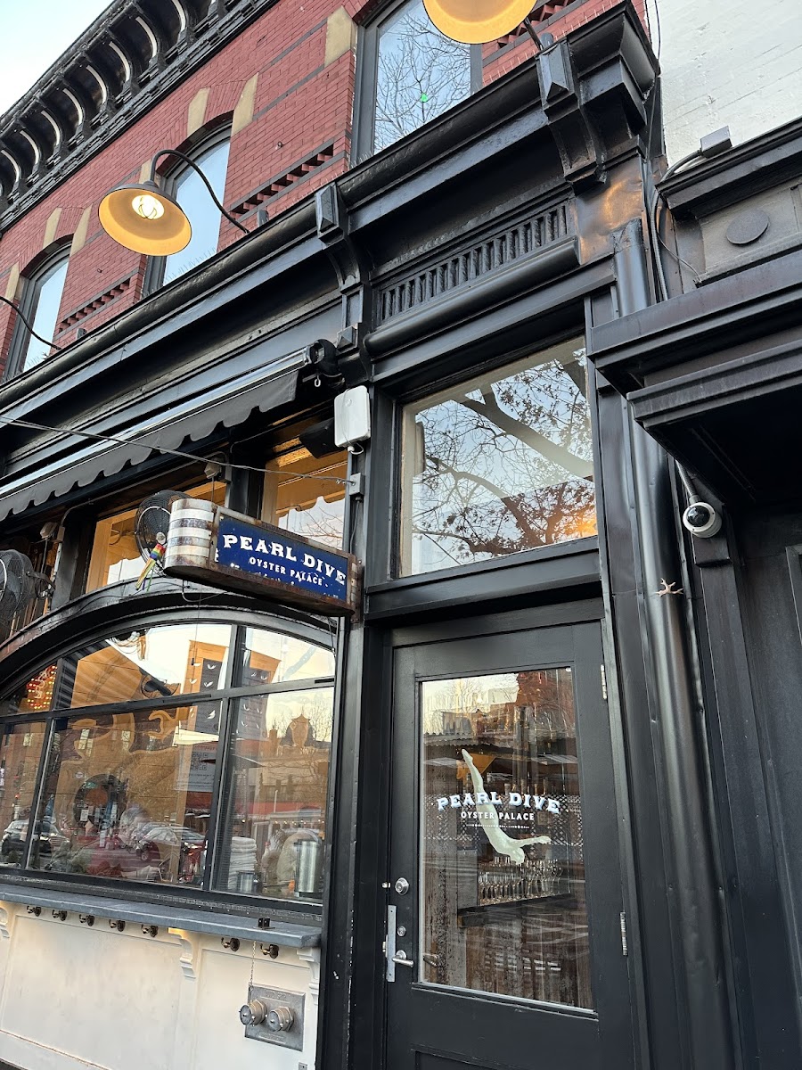 Pearl Dive Oyster Palace