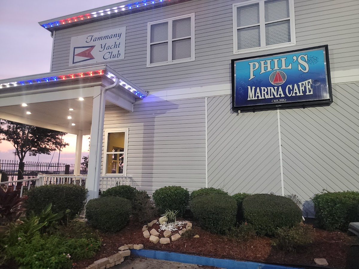 Phil's Marina Cafe