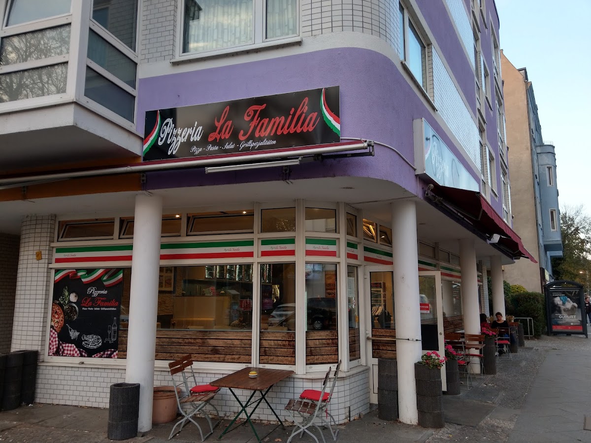 Pizzeria La Familia